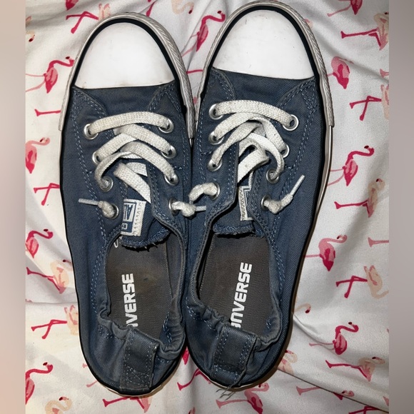 Women’s converse size 7 - Picture 1 of 7
